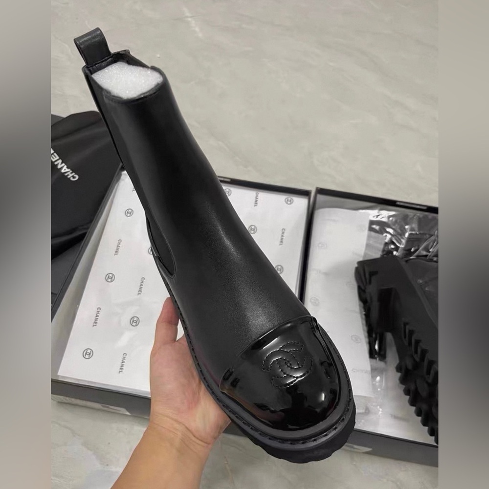 CHANEL Glossy Black Leather Boots - Picture 4 of 6